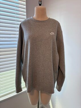 NWOT Nike Men’s Grey Fleece Crewneck